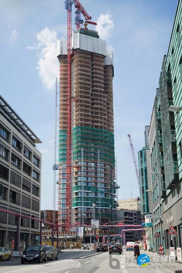 德国法兰克福超高层公寓“法兰克福塔”施工现场